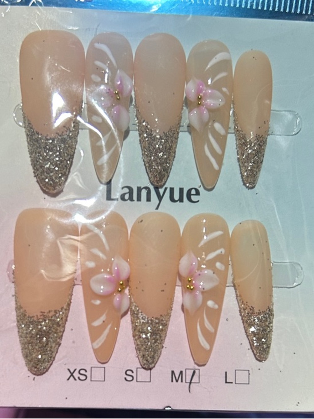 Lanyue Nude Press-On Nails with Gold Glitter & 3D Flower Accent